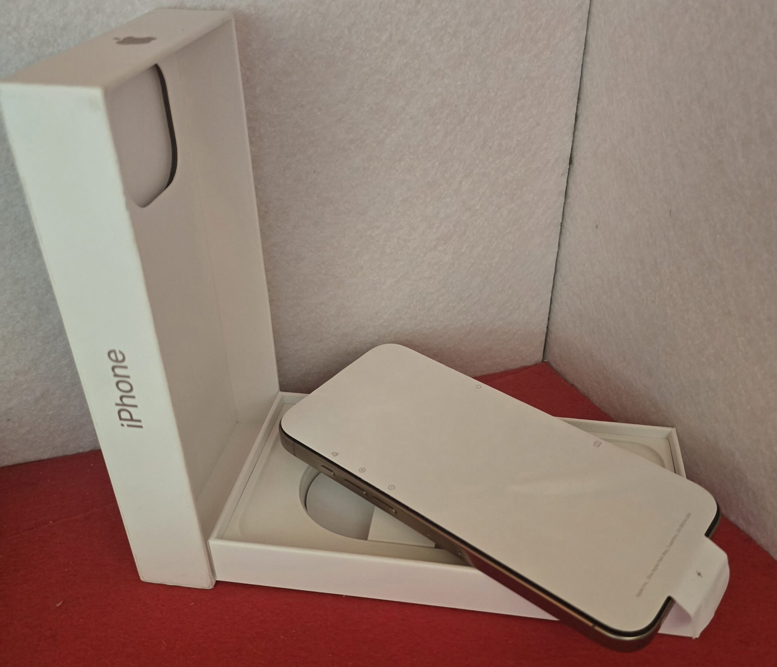 Apple iPhone 16 Pro Max 256GB Titanium Desierto