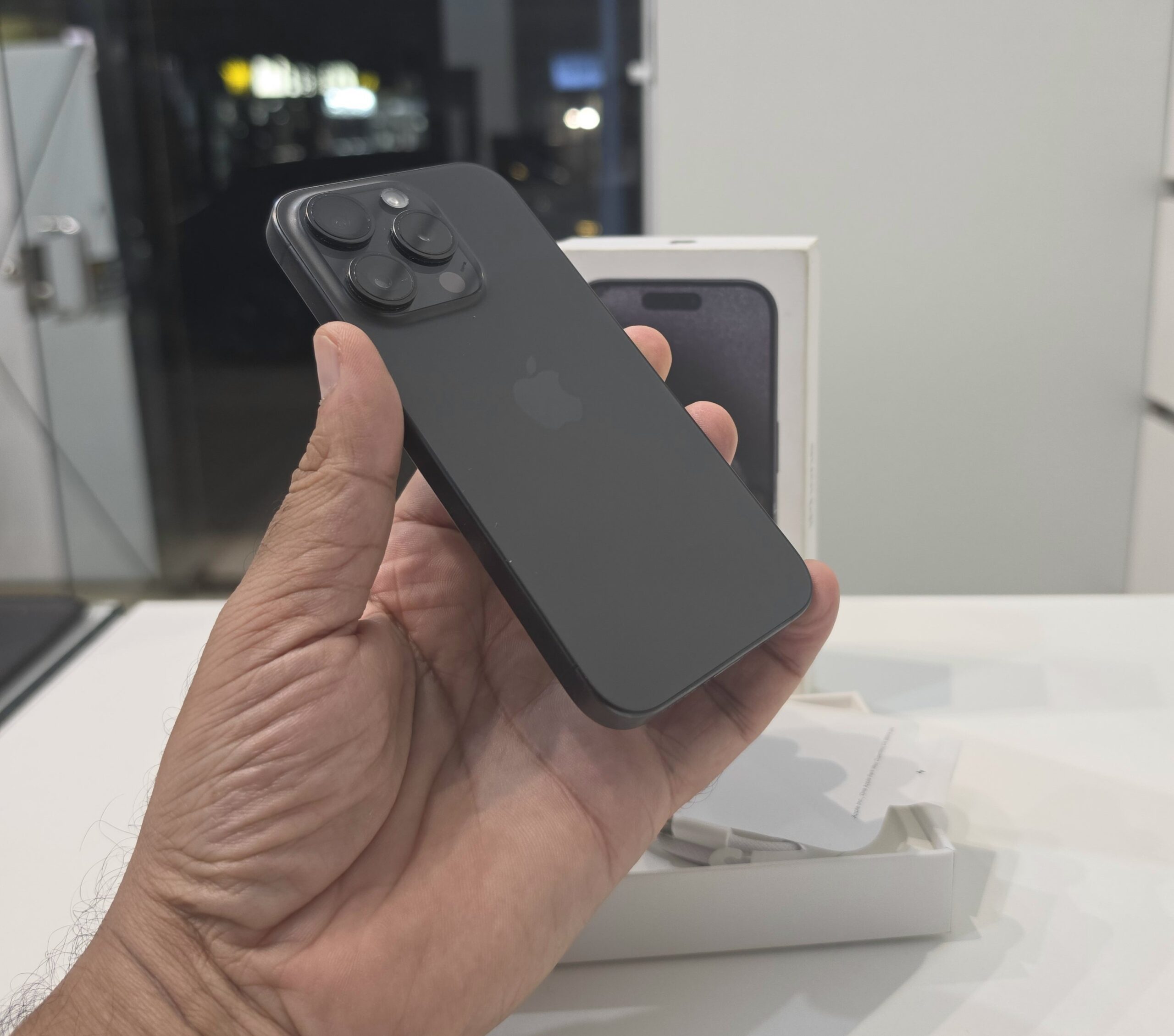 Apple iPhone 15 Pro 256GB Titanium Black
